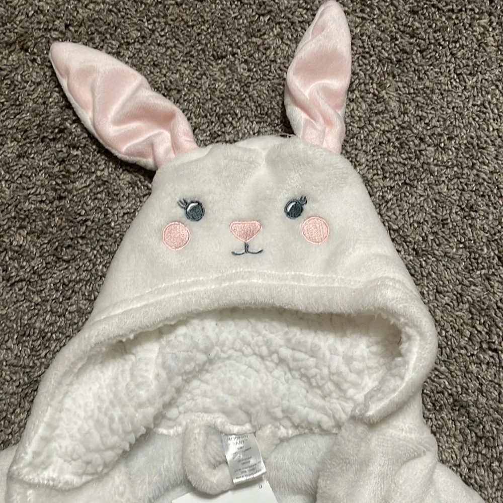 Modern baby bunny robe 0 to 9 month bunny robe w/ears Like‎ new condition